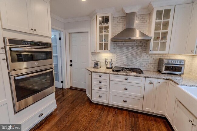 Photo - 308 Old Court House Rd NE