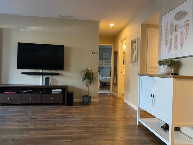 Photo - 5484 Roundtree Dr Unit 5484 Roundtree Dr D