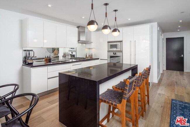 Photo - 9000 W 3rd St Unit 211