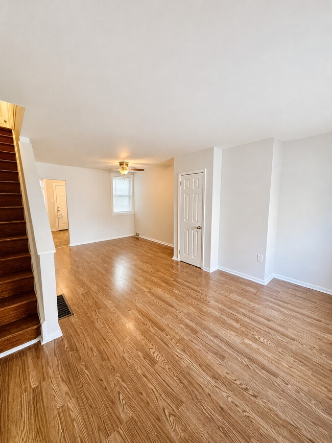 Photo - 3130 Hartville St