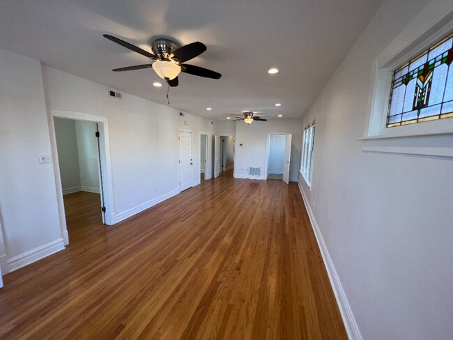 Photo - 6018 N Melvina Ave Unit 2