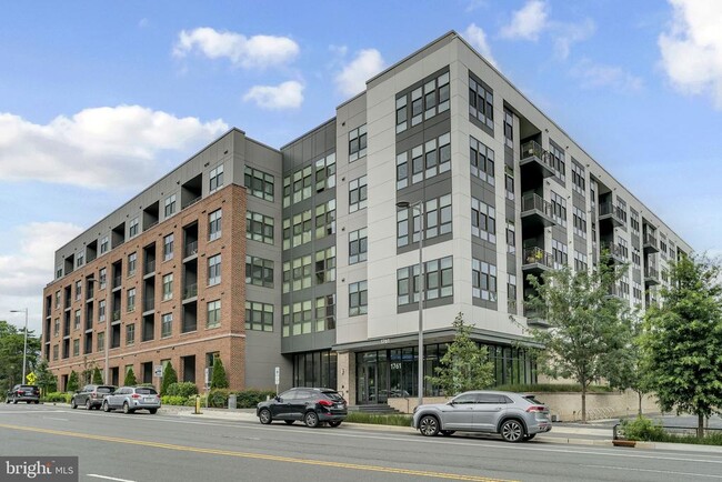 Building Photo - 1761 Old Meadow Rd Unit 521 Rental
