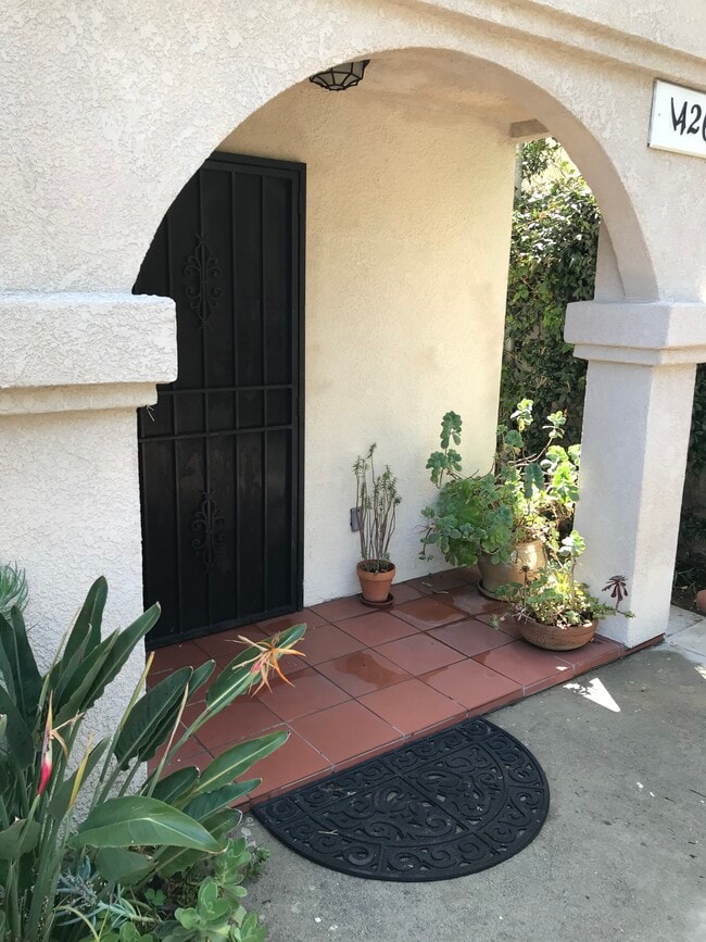 Front door - 1426 Allesandro St Unit Mediterranean Duplex