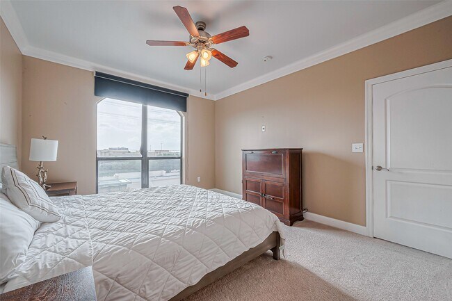 Building Photo - 2299 Lone Star Dr Unit 513