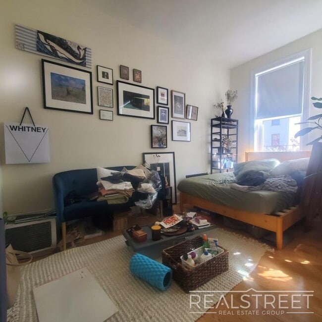 Photo - Spacious Sunny South Facing Studio One Block from Promenade Unit 12