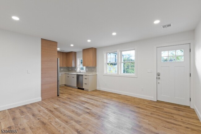 Photo - 42 Church St