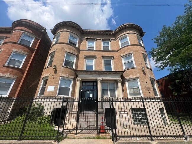 Building Photo - 3652 S Indiana Ave Unit 1S Rental