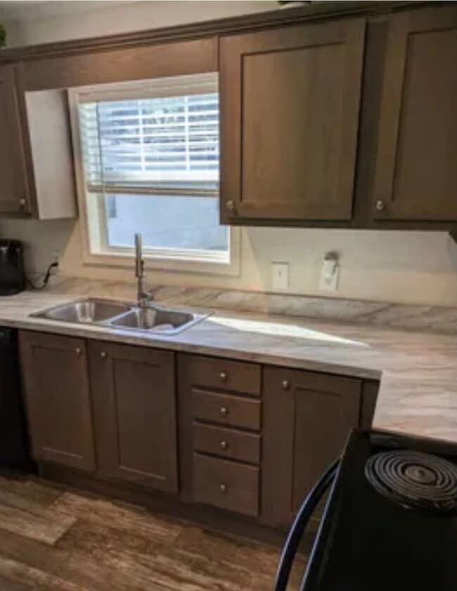 Photo - 255 Greenview Cir