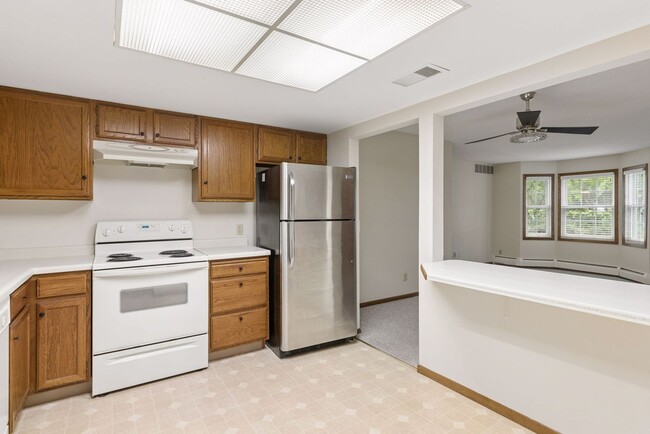 Building Photo - 603 Lake St Unit 107