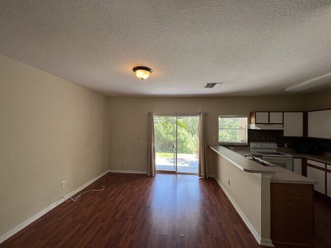 Photo - 1245 Beckenham Way