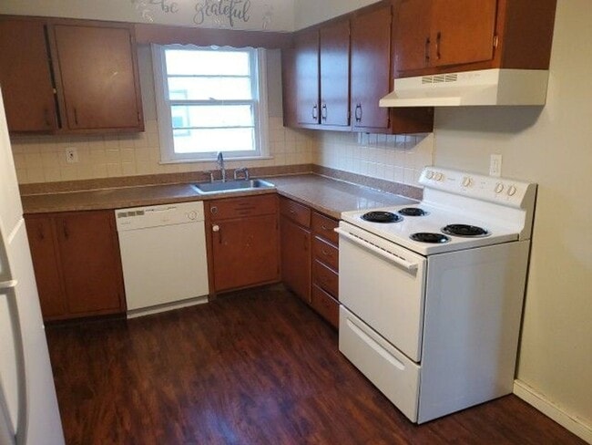 Photo - 1388 Beechcrest St NW