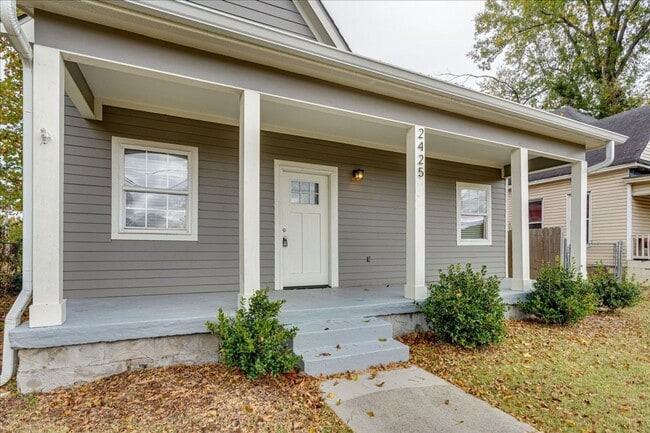 Photo - Charming 1920 renovated home!