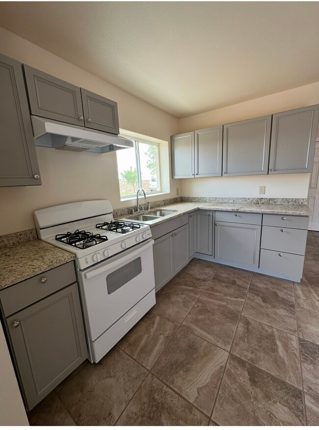 Building Photo - 301 Alamosa Unit 1