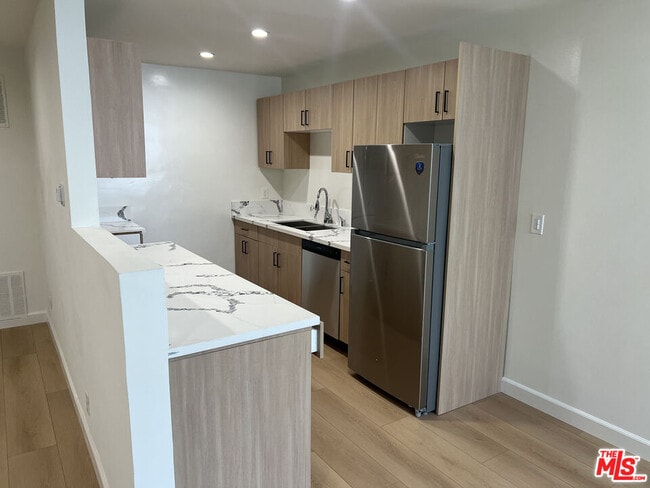 Photo - 1253 Hayworth Ave Unit 104