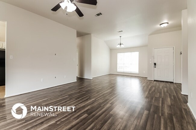 Photo - 824 Matthew Ln