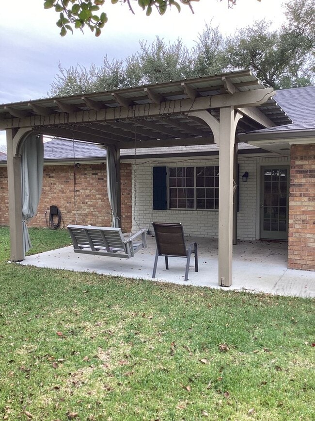 Photo - 4-bedroom, 2-bathroom home!