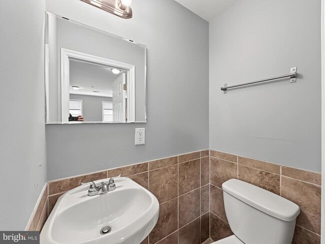 Photo - 4447 Sansom St