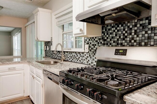 Photo - 4940 Tanners Spring Dr