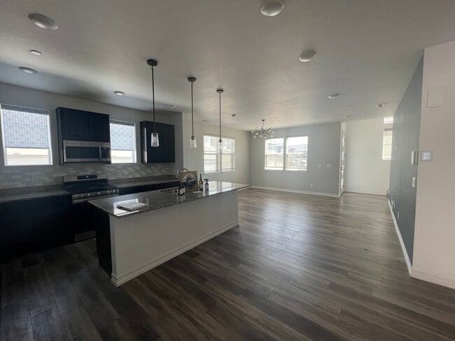 Photo - 1875 Satin Spar Point