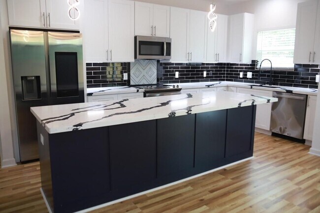 Photo - 5126 Lyndhurst Dr