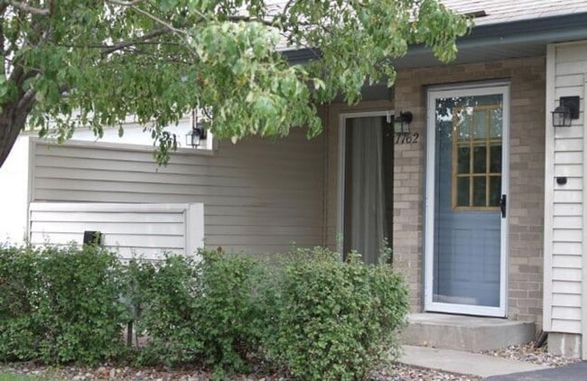 Photo - 2 Bed + Loft/1.5 Bath Townhouse- Great Location! Available August 1st!