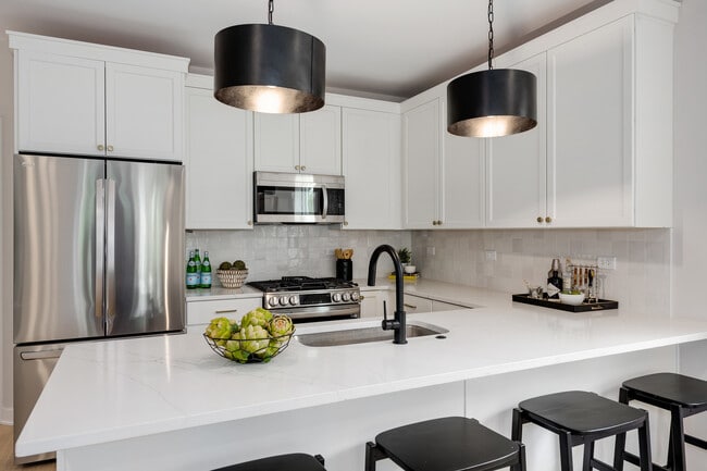 Photo - 1631 N Lawndale Ave Unidad 2N