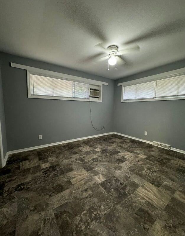 Photo - 534 Camrose Dr