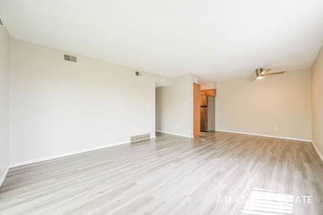 Photo - 280 E Highline Cir