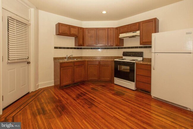 Photo - 334 E Main St