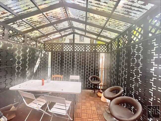 Photo - East 6th Street Unidad 7