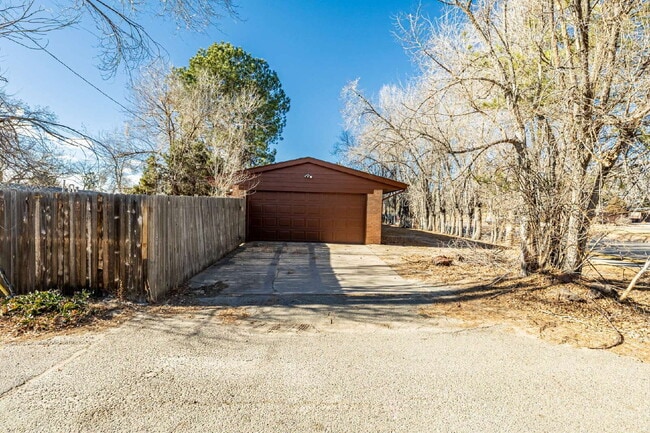 Photo - Great 3 Bed 3 Bath Hilltop Home for rent.