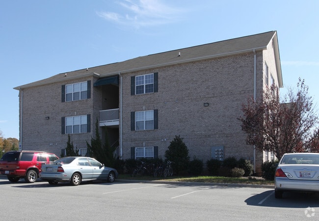 Photo - University Pointe Apartments