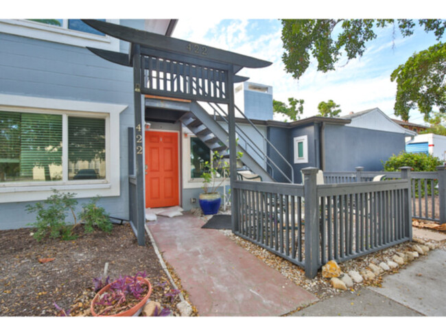 Building Photo - Julia Place Unit C Upstairs Unit Rental