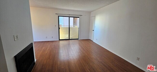 Photo - 2349 S Bentley Ave Unit 3