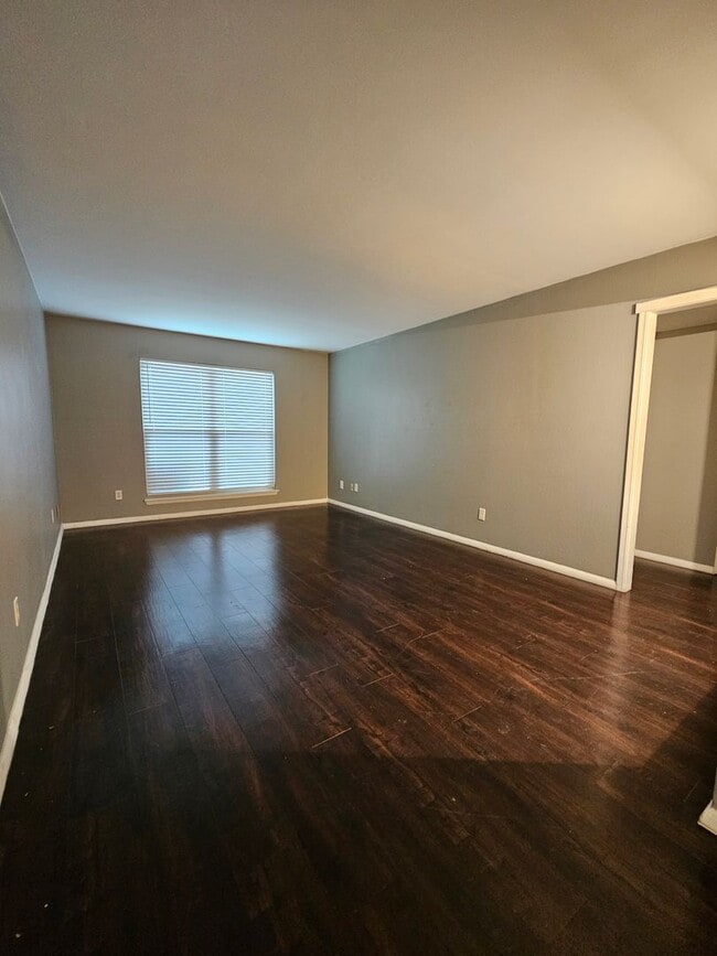 Photo - (2) Bed/(2) Bath with View of OU Golf Course in Cardinal Creek AVAIL NOW!