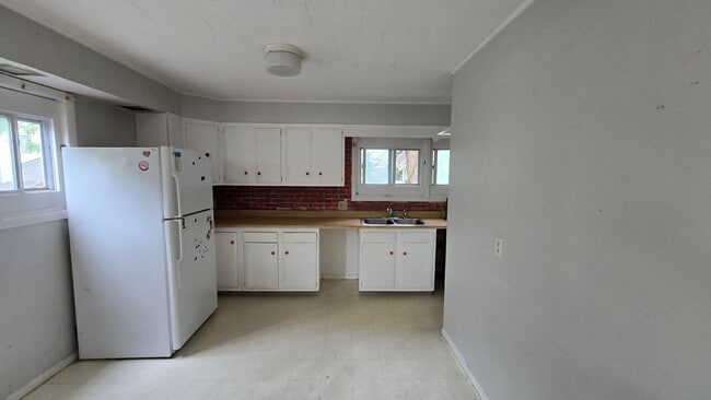 Photo - 3 Bedroom Apartment in Burlington VT Available 6/1! Unidad 2