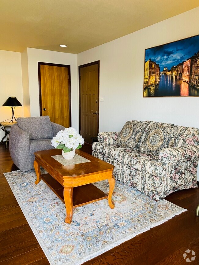 Building Photo - 412 N Oakwood Rd Rental