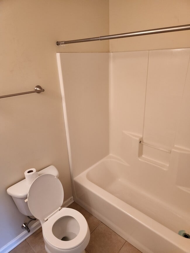 1990 Oakhurst Dr Unit B