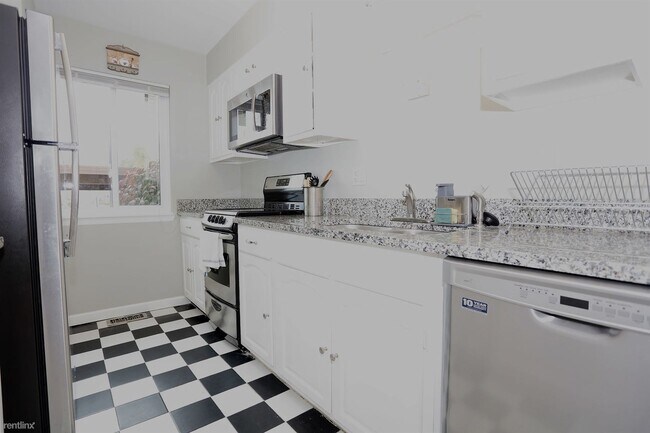 Photo - 2 br, 1.5 bath Condo - 1616 Washtenaw Avenue