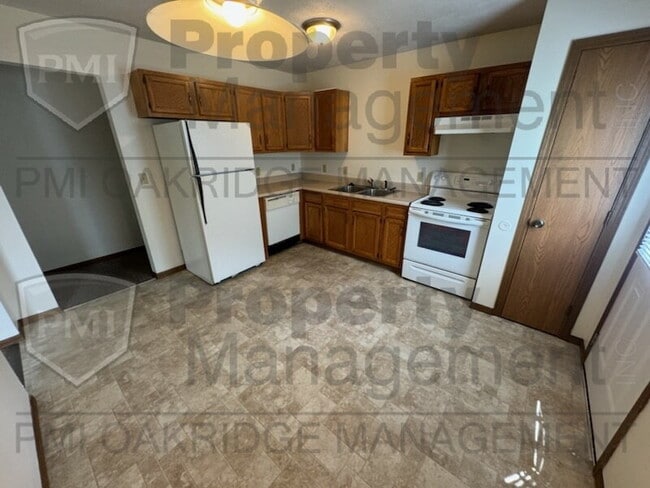 Single Level 2 Bed Apartment with Garage