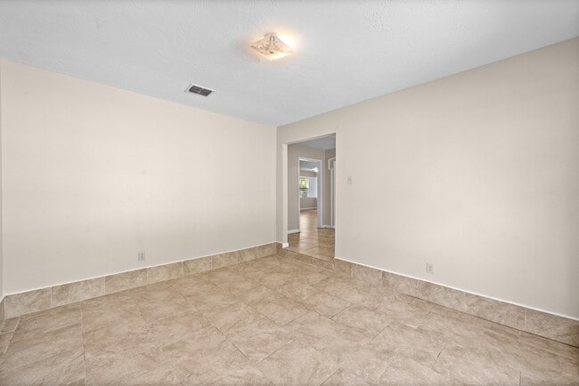 Photo - 11111 Longcommon Dr