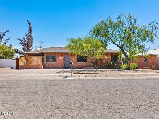 Photo - 4834 E Cecelia St
