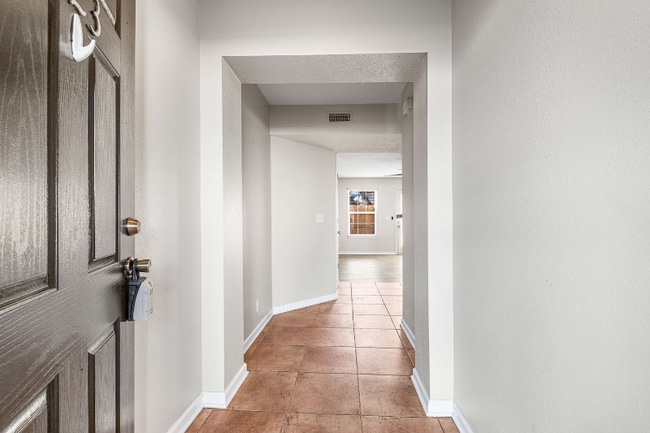 Photo - 423 Shoshone Pl