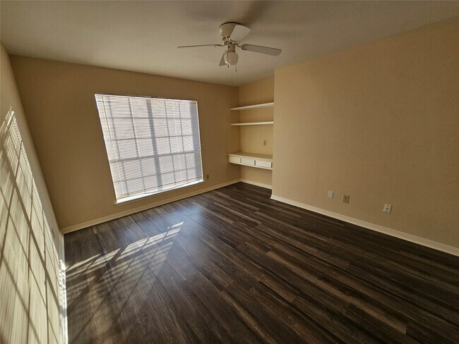 Building Photo - 2626 Holly Hall St Unit 1011