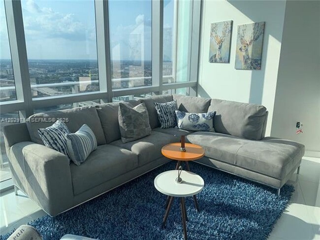 Photo - 851 NE 1st Ave Unidad 851 NE 1st Ave # 3404