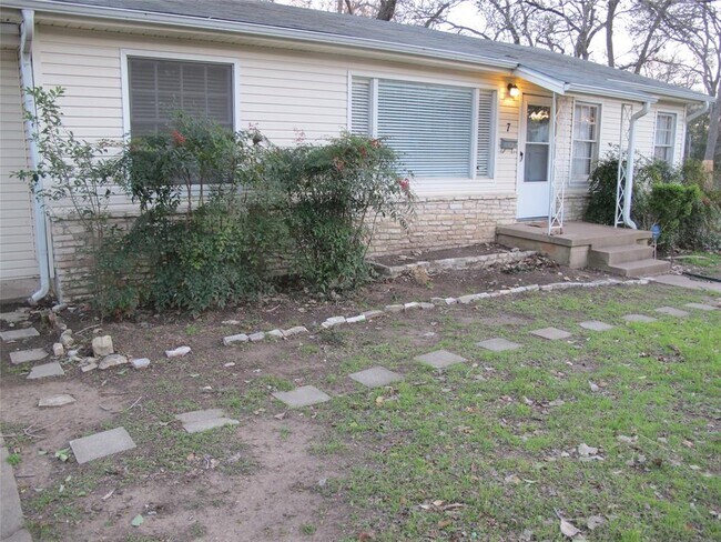 7 Scott Crescent