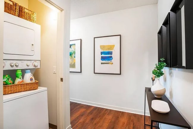 Photo - 550 W Kinzie St