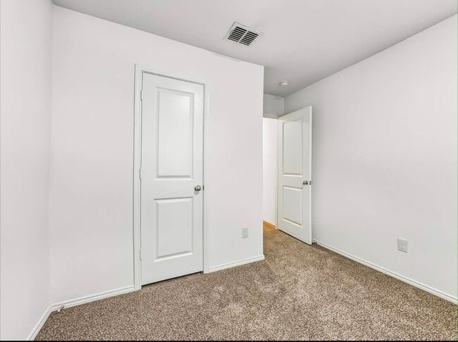 Photo - 1305 Haymarket Rd