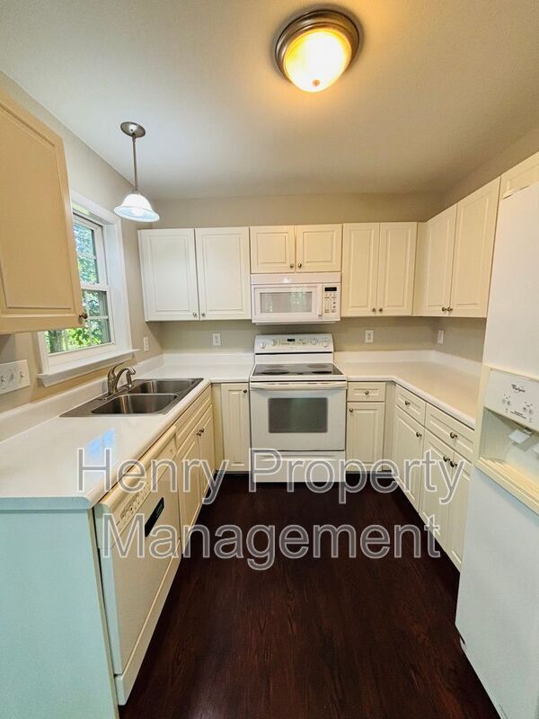 Photo - 104 Back Woods Cir