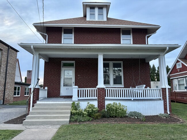 Building Photo - 615 16th St Rental